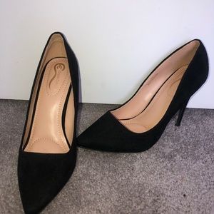 New Black pumps
